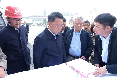 南昌市委副書(shū)記、市長(cháng)劉建洋視察洪都大道快速化改造工程