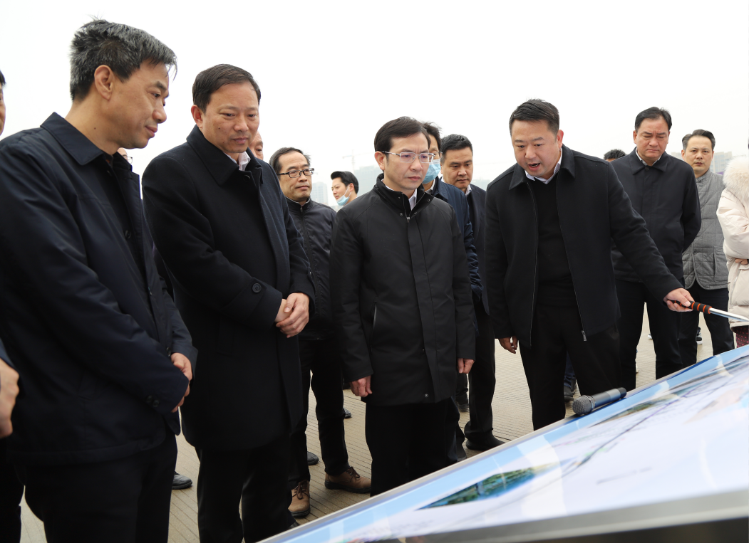 市委副書(shū)記、市長(cháng)黃喜忠一行視察九洲高架東延工程