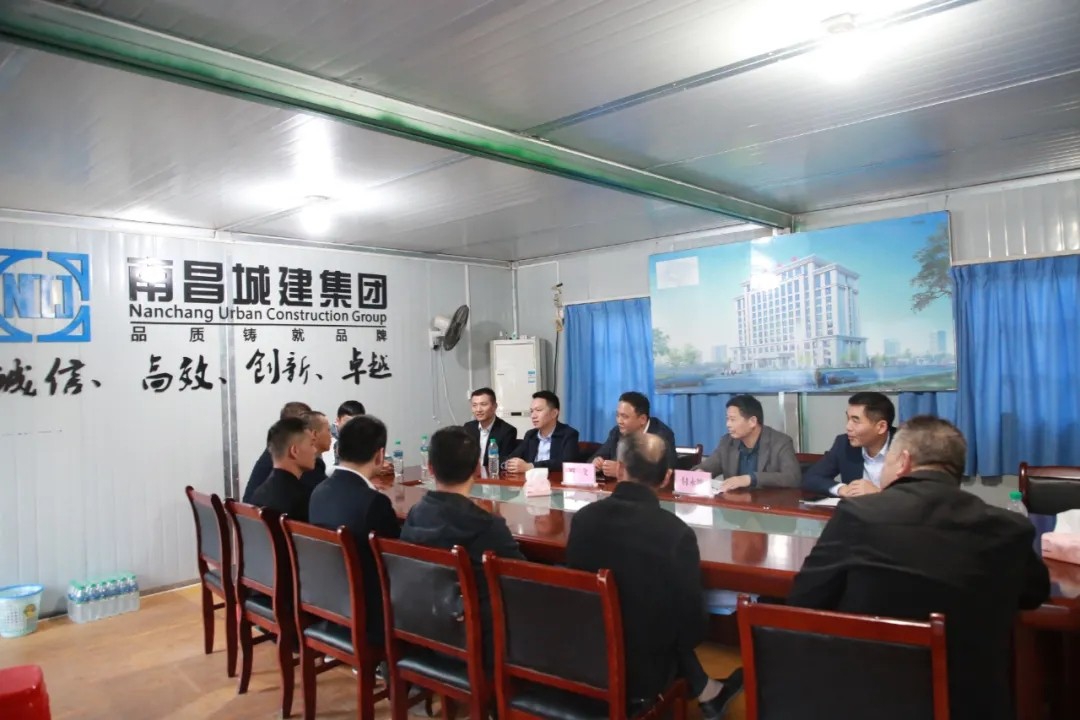 南昌城投集團人武部開(kāi)展傳承軍人精神，做集團建設發(fā)展的“排頭兵”座談會(huì )